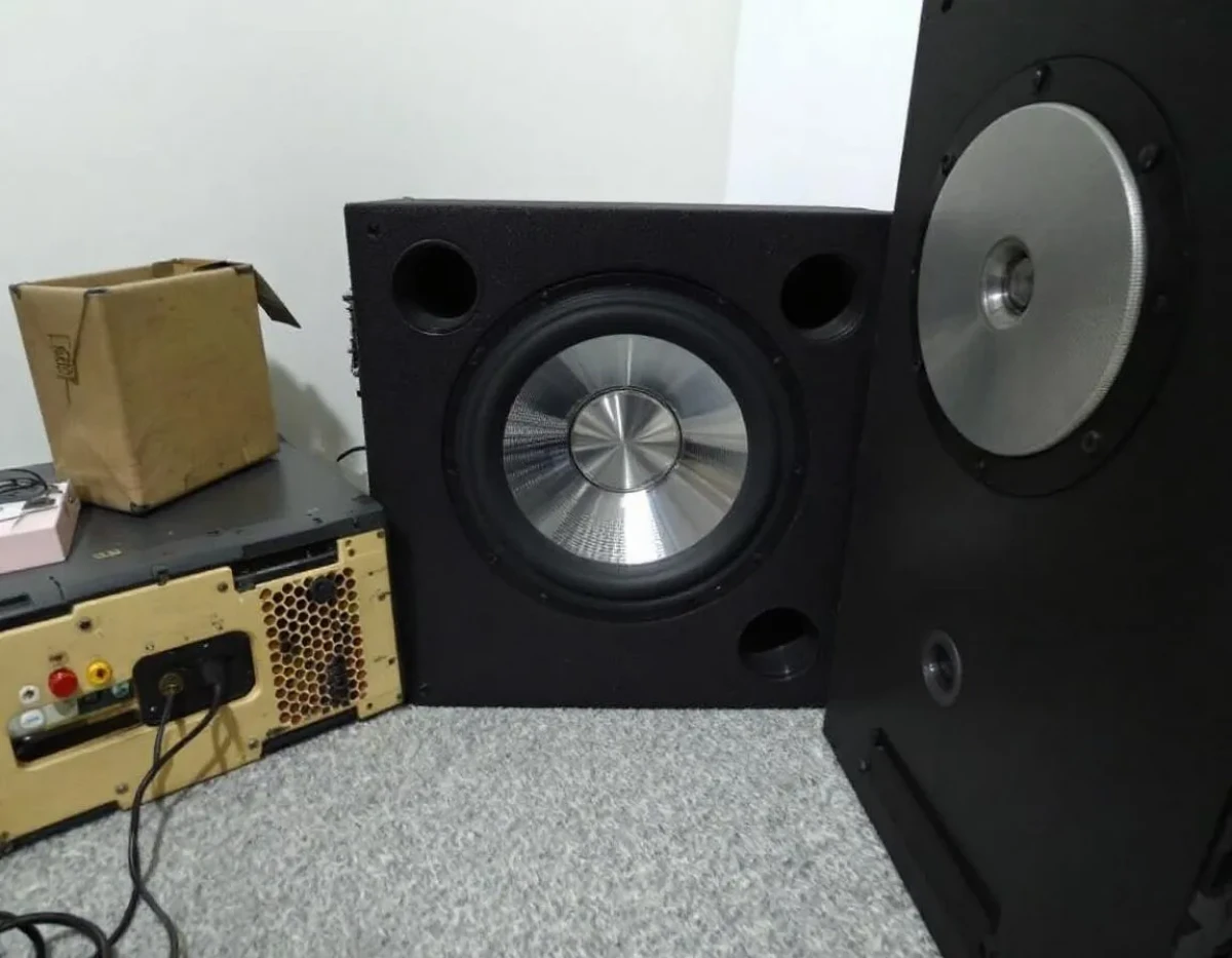 Guide Ultime pour Positionner Votre Caisson de Basse et Optimiser la Puissance Sonore